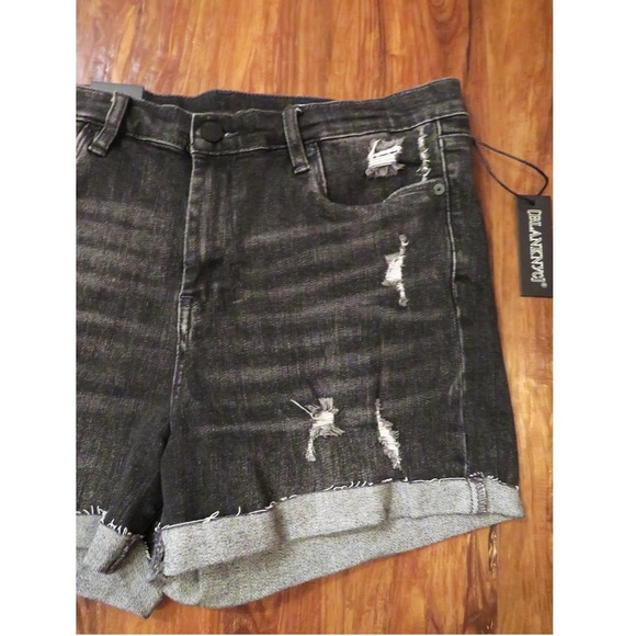 NWT Blank NYC The Fulton Roll Up Shorts Size 30 Black - Picture 6 of 9